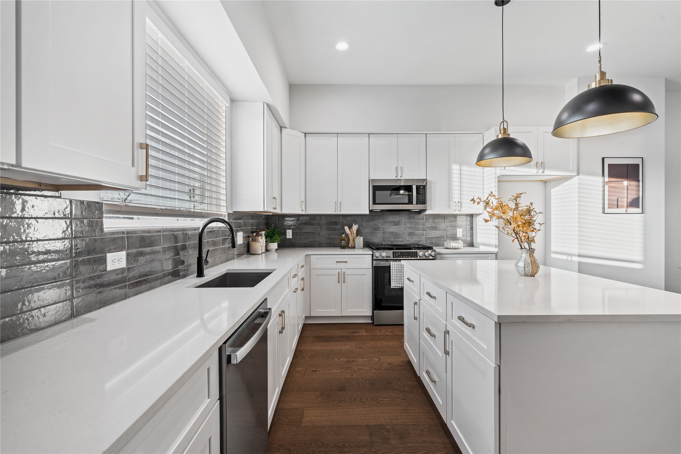 4708 Moving Meadows Houston, TX 77018 - Photo 19 of 40 This functional kitchen has plenty of storage space for all of your kitchen needs.
