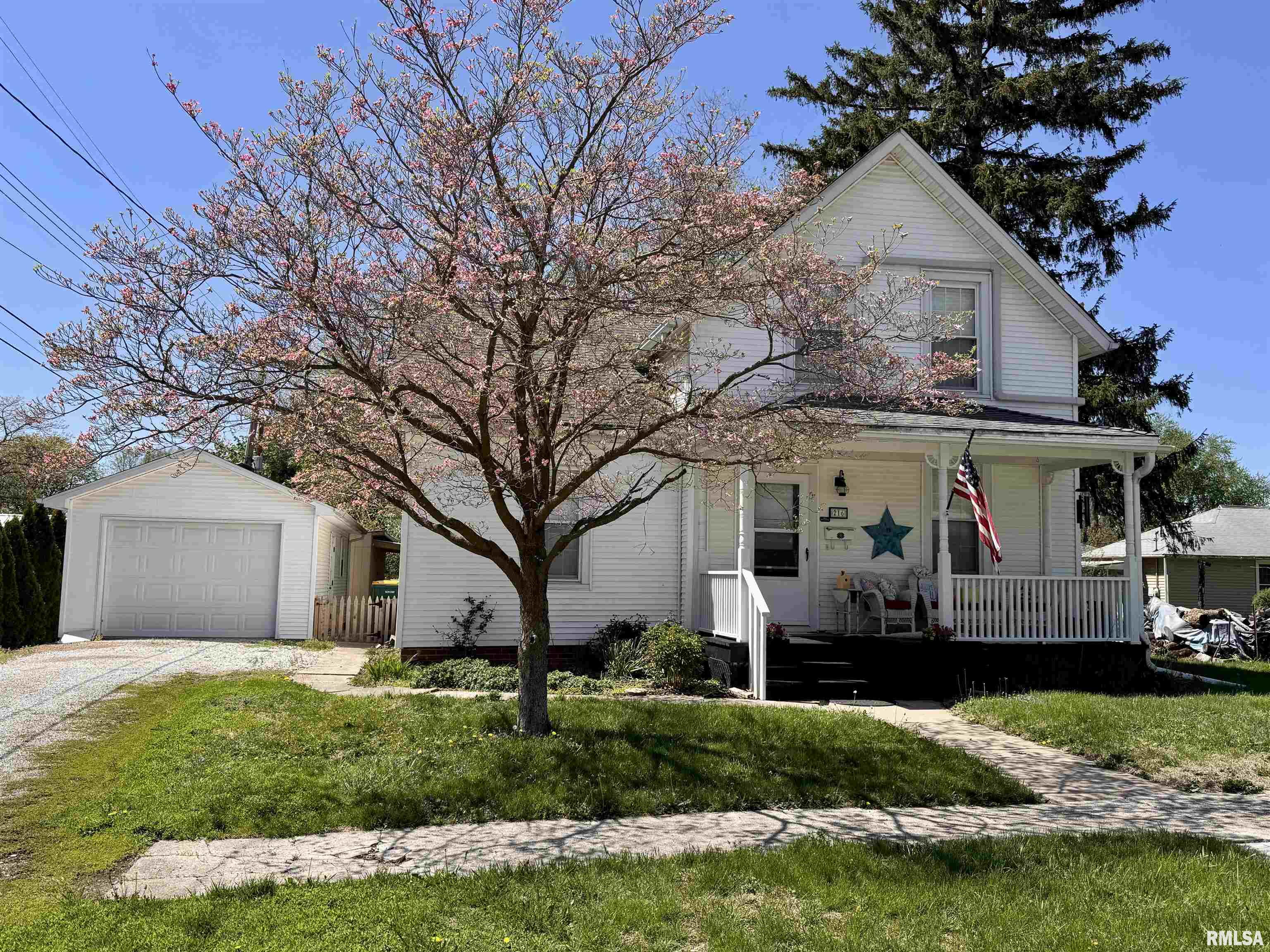 216 South College Street Macomb, IL 61455 - Photo 1 of 23