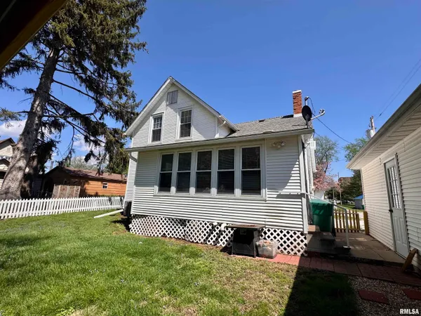$114,500 | 216 South College Street, Macomb, IL 61455