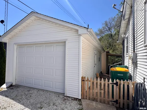 $114,500 | 216 South College Street, Macomb, IL 61455