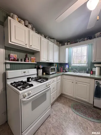 $114,500 | 216 South College Street, Macomb, IL 61455