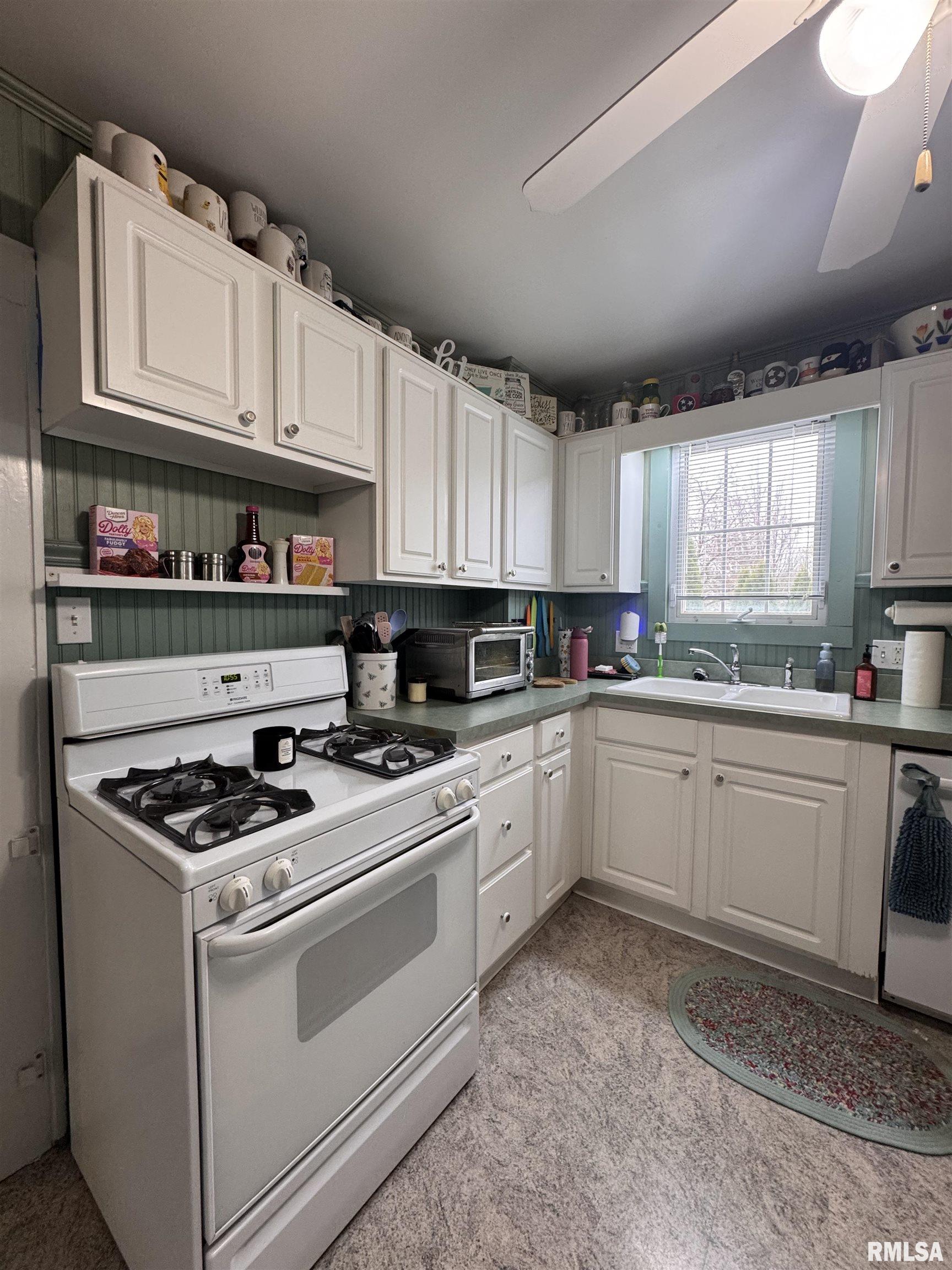 216 South College Street Macomb, IL 61455 - Photo 9 of 23