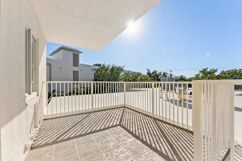 $829,000 | 1203 Hillsboro Mile, Unit P3, Hillsboro Beach, FL 33062