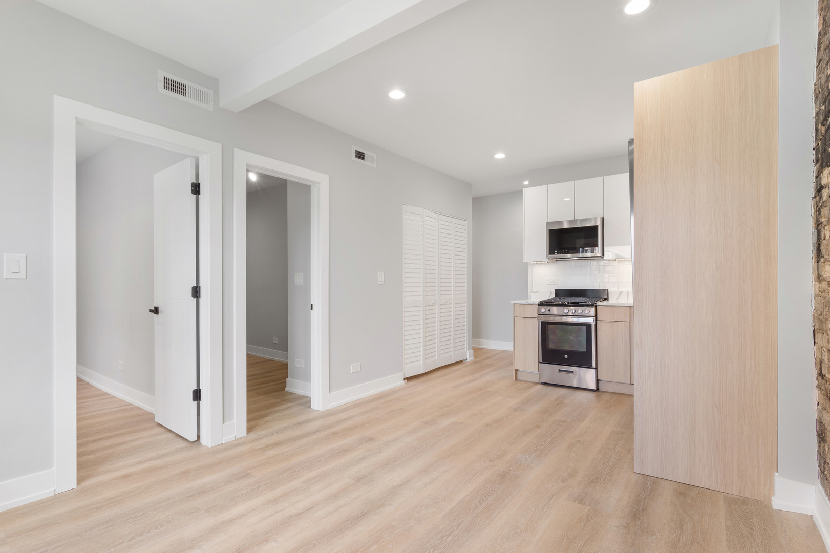 1554 West Juneway Terrace, Unit 3R Chicago, IL 60626 - Photo 4 of 19