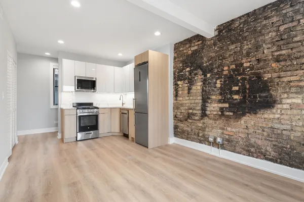 $1,749 | 1554 West Juneway Terrace, Unit 3R, Chicago, IL 60626