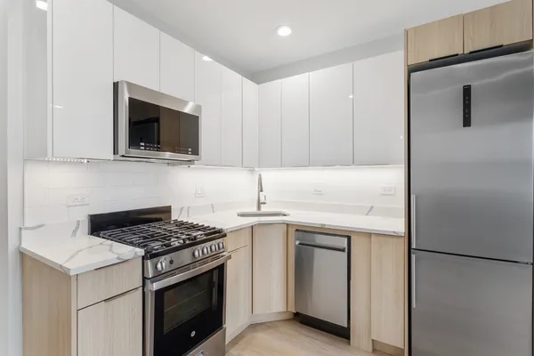 $1,749 | 1554 West Juneway Terrace, Unit 3R, Chicago, IL 60626