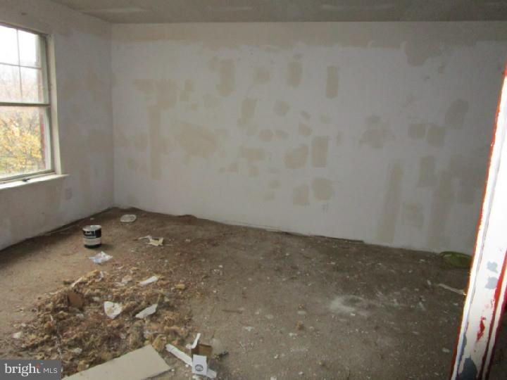 9433 Woodbridge Road Philadelphia, PA 19114 - Photo 17 of 25