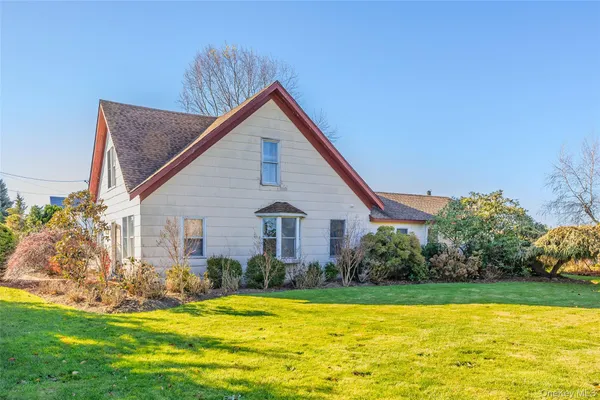 $1,495,000 | 17525 County Road 48, Cutchogue, NY 11935