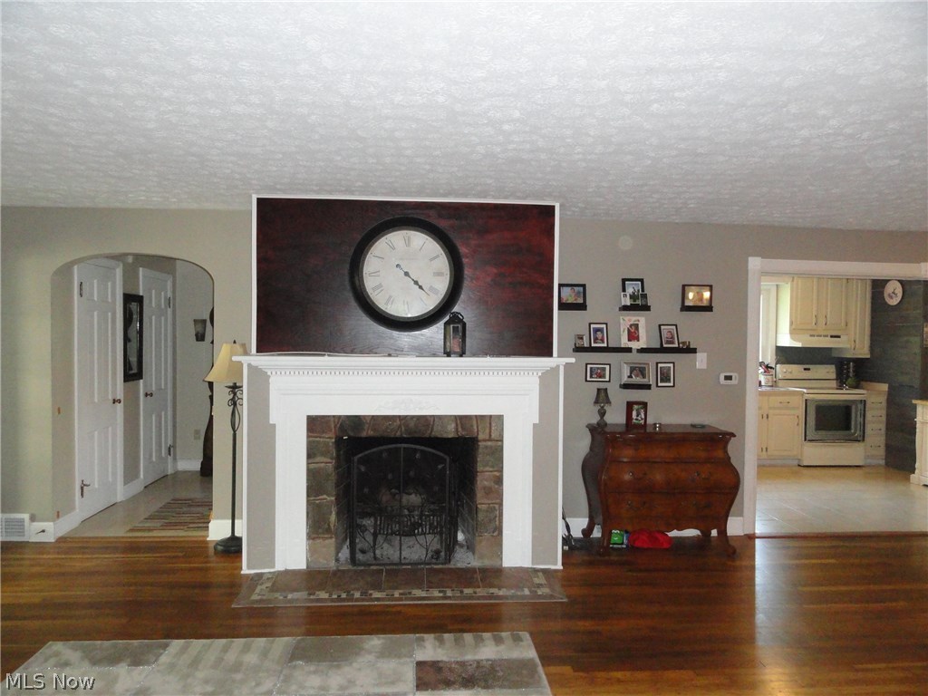 2915 Lee Road Silver Lake, OH 44224 - Photo 10 of 21