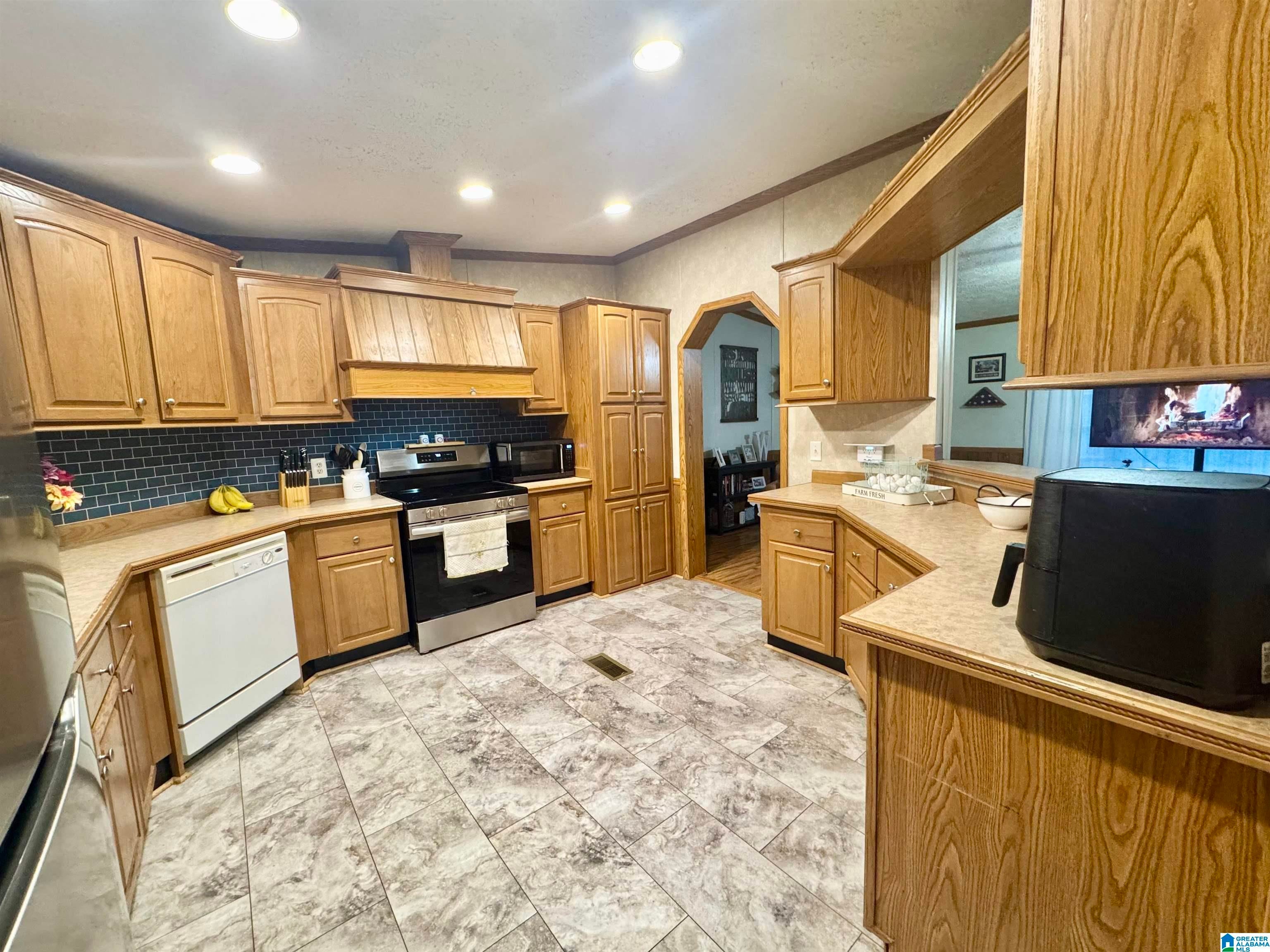 659 Hiawatha Road Calera, AL 35040 - Photo 11 of 39 Gallery Image 11