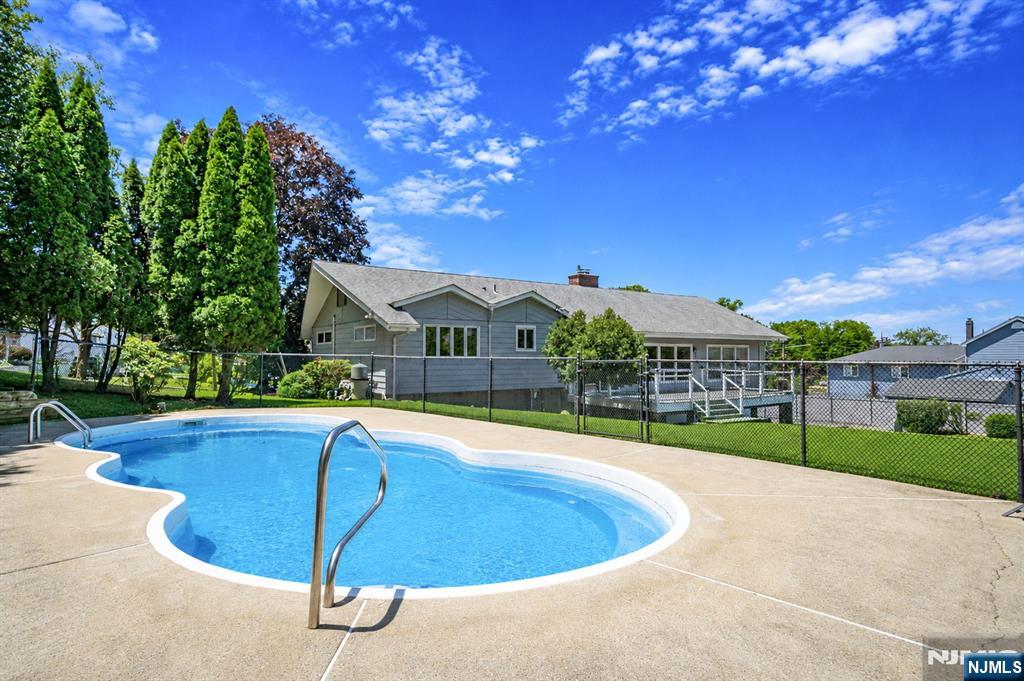128 Beverly Road Fairfield, NJ 07004 - Photo 11 of 44