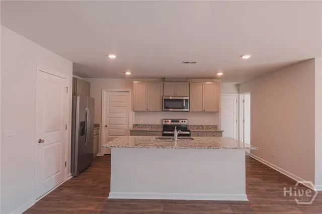 $2,500 | 411 Coconut Drive, Bloomingdale, GA 31302