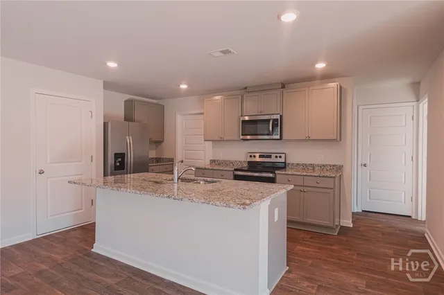 $2,500 | 411 Coconut Drive, Bloomingdale, GA 31302