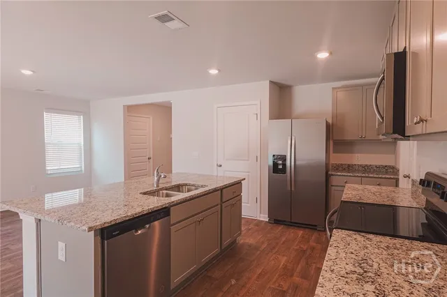 $2,500 | 411 Coconut Drive, Bloomingdale, GA 31302