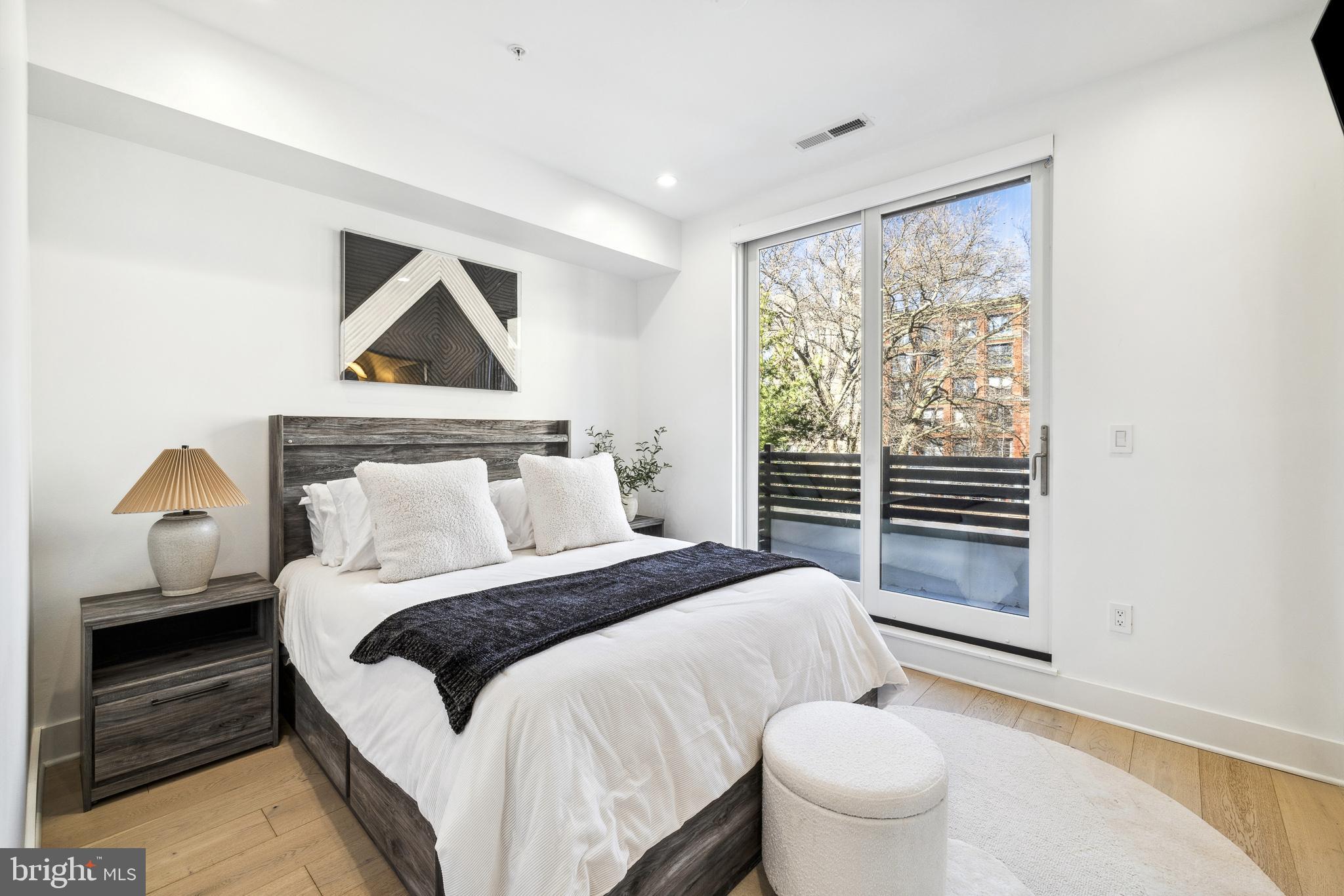 48 North 3rd Street, Unit 3 Philadelphia, PA 19106 - Photo 21 of 36 a bedroom with a bed and a window