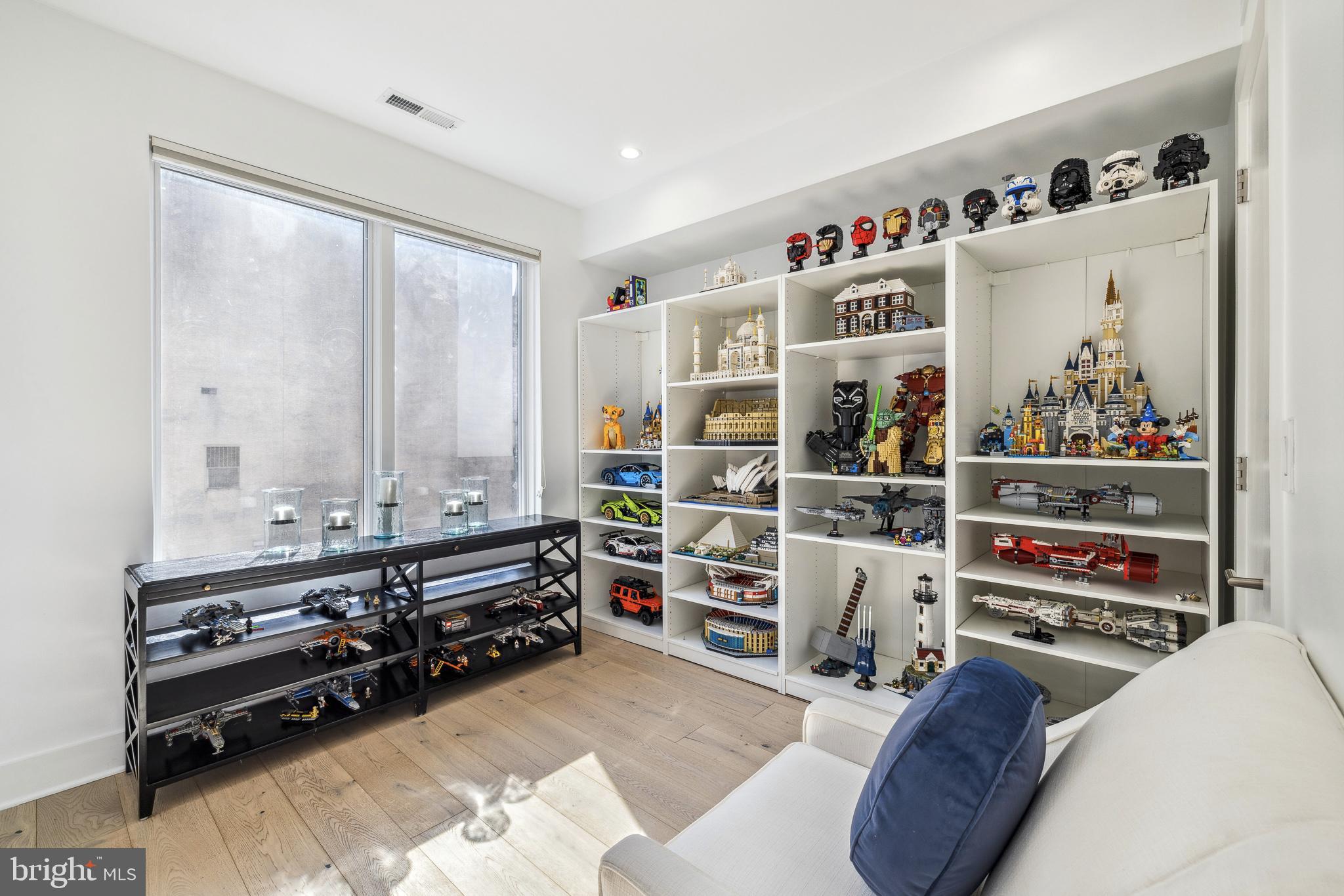 48 North 3rd Street, Unit 3 Philadelphia, PA 19106 - Photo 24 of 36 a bedroom with furniture and a book shelf