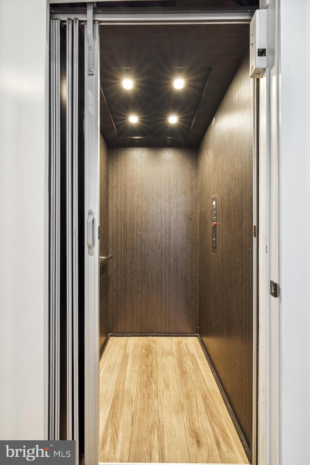 48 North 3rd Street, Unit 3 Philadelphia, PA 19106 - Photo 35 of 36 a view of hallway