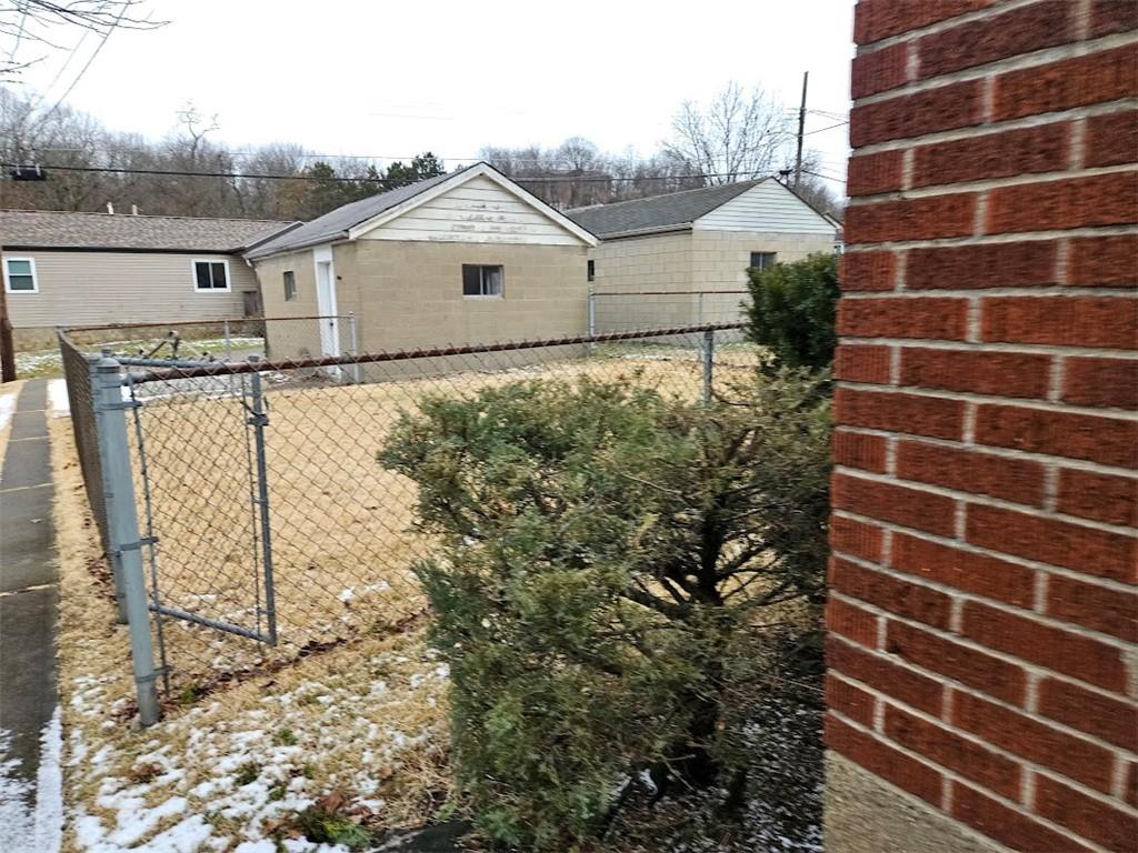 1808 Ridge Avenue Coraopolis, PA 15108 - Photo 5 of 24