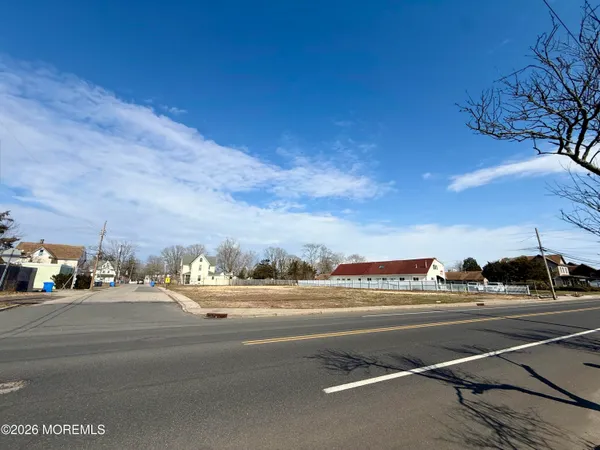 $349,900 | 82 East Bay Avenue, Manahawkin, NJ 08050
