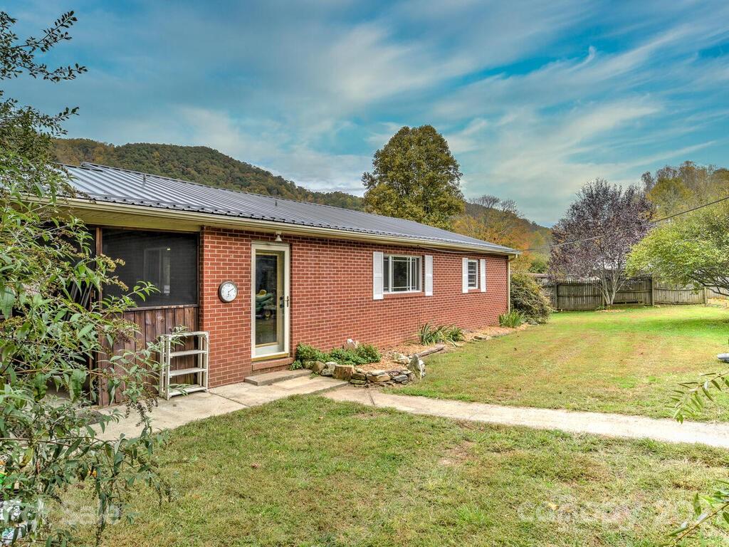 51 Jaffe Road Rosman, NC 28772 - Photo 3 of 40 Gallery Image 3