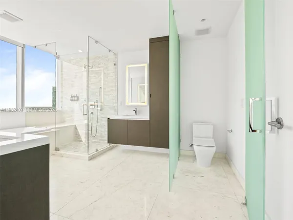 $9,800 | 851 Northeast 1st Avenue, Unit 4801, Miami, FL 33132