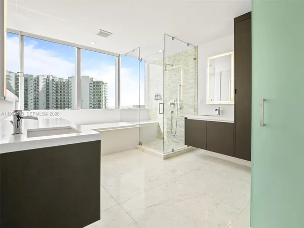 $9,800 | 851 Northeast 1st Avenue, Unit 4801, Miami, FL 33132
