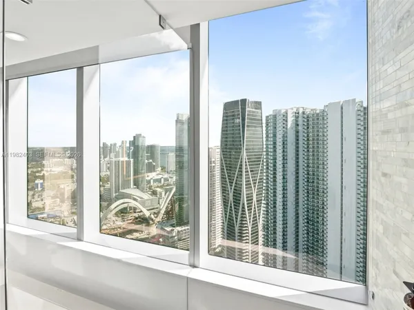$9,800 | 851 Northeast 1st Avenue, Unit 4801, Miami, FL 33132