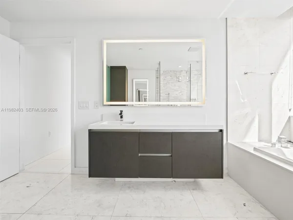 $9,800 | 851 Northeast 1st Avenue, Unit 4801, Miami, FL 33132