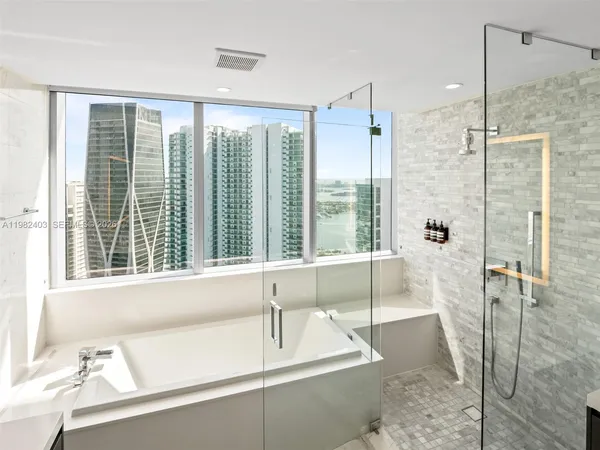 $9,800 | 851 Northeast 1st Avenue, Unit 4801, Miami, FL 33132