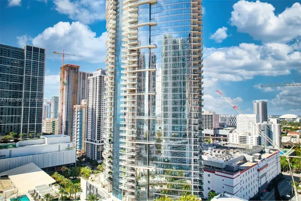 $9,800 | 851 Northeast 1st Avenue, Unit 4801, Miami, FL 33132