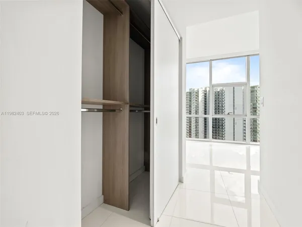 $9,800 | 851 Northeast 1st Avenue, Unit 4801, Miami, FL 33132