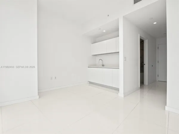 $9,800 | 851 Northeast 1st Avenue, Unit 4801, Miami, FL 33132