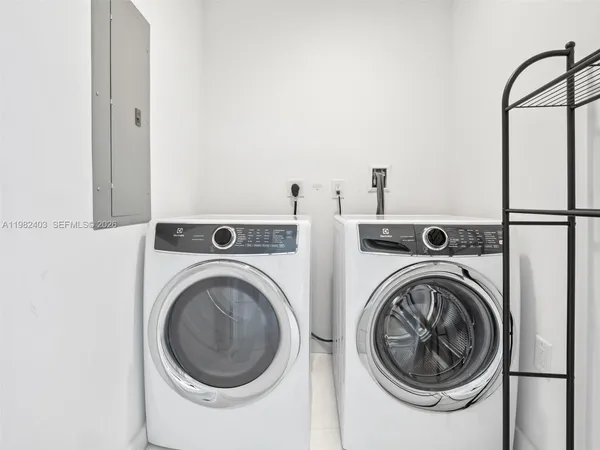 $9,800 | 851 Northeast 1st Avenue, Unit 4801, Miami, FL 33132