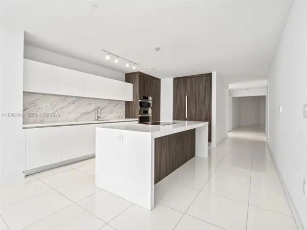 $9,800 | 851 Northeast 1st Avenue, Unit 4801, Miami, FL 33132