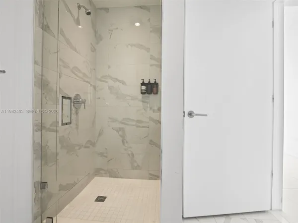 $9,800 | 851 Northeast 1st Avenue, Unit 4801, Miami, FL 33132