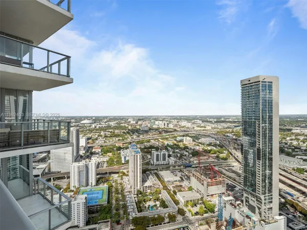 $9,800 | 851 Northeast 1st Avenue, Unit 4801, Miami, FL 33132