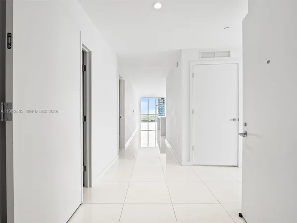 $9,800 | 851 Northeast 1st Avenue, Unit 4801, Miami, FL 33132