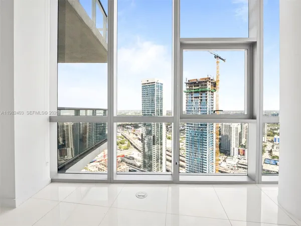 $9,800 | 851 Northeast 1st Avenue, Unit 4801, Miami, FL 33132