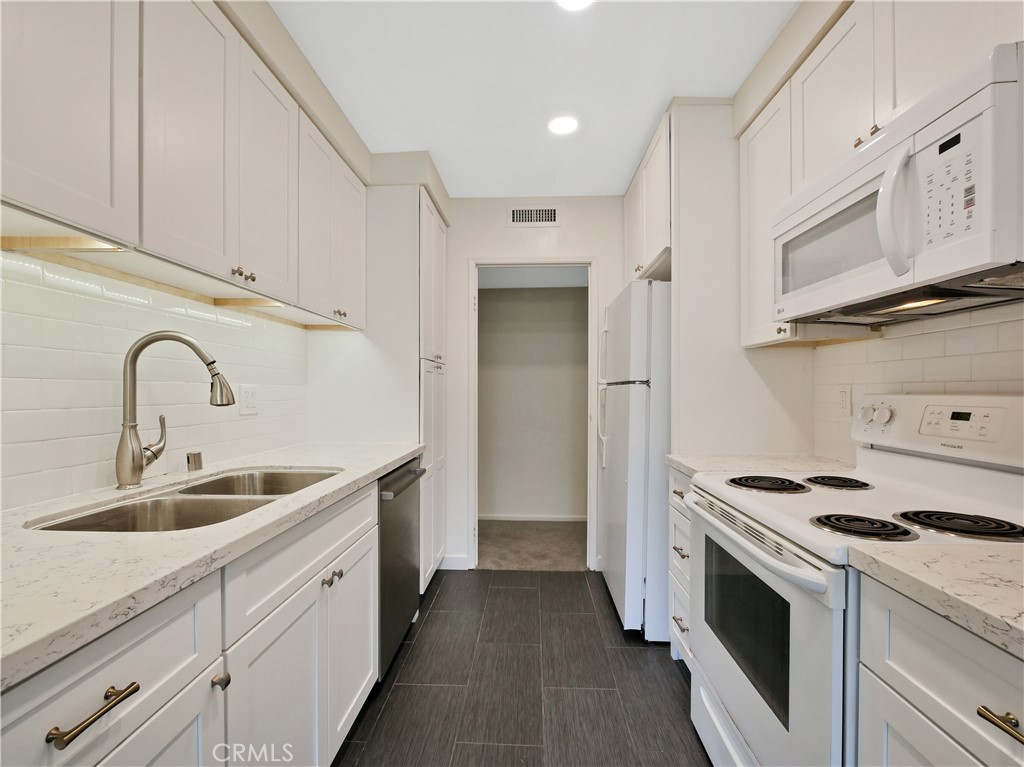 540 Kelton Avenue, Unit 204 Los Angeles, CA 90024 - Photo 7 of 15