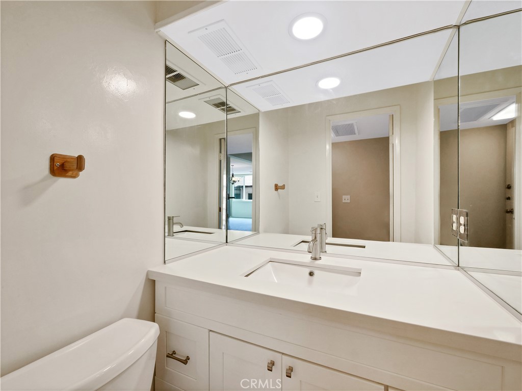 540 Kelton Avenue, Unit 204 Los Angeles, CA 90024 - Photo 10 of 15