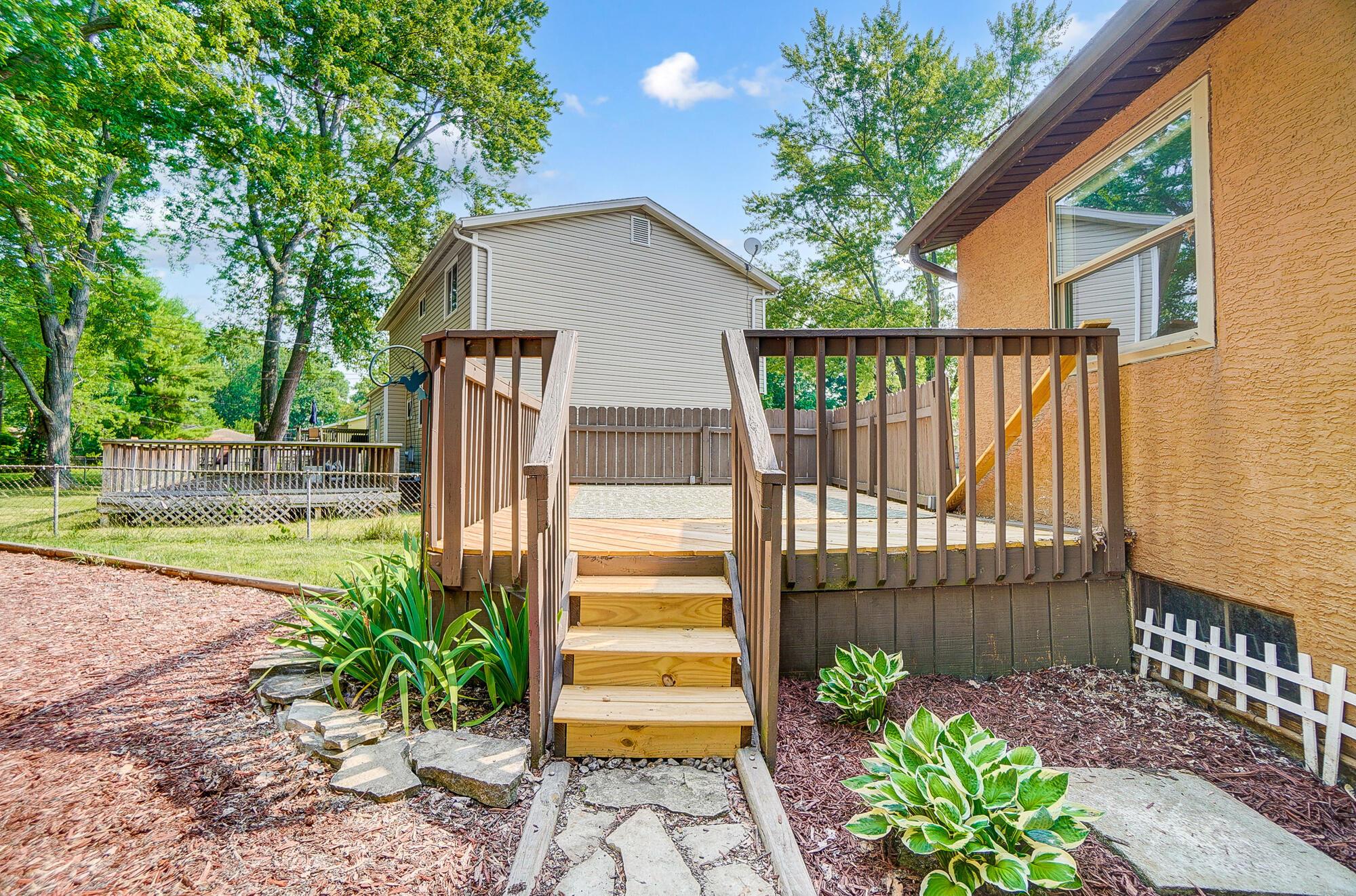 3075 Whitlow Road Columbus, OH 43232 - Photo 37 of 45 Deck