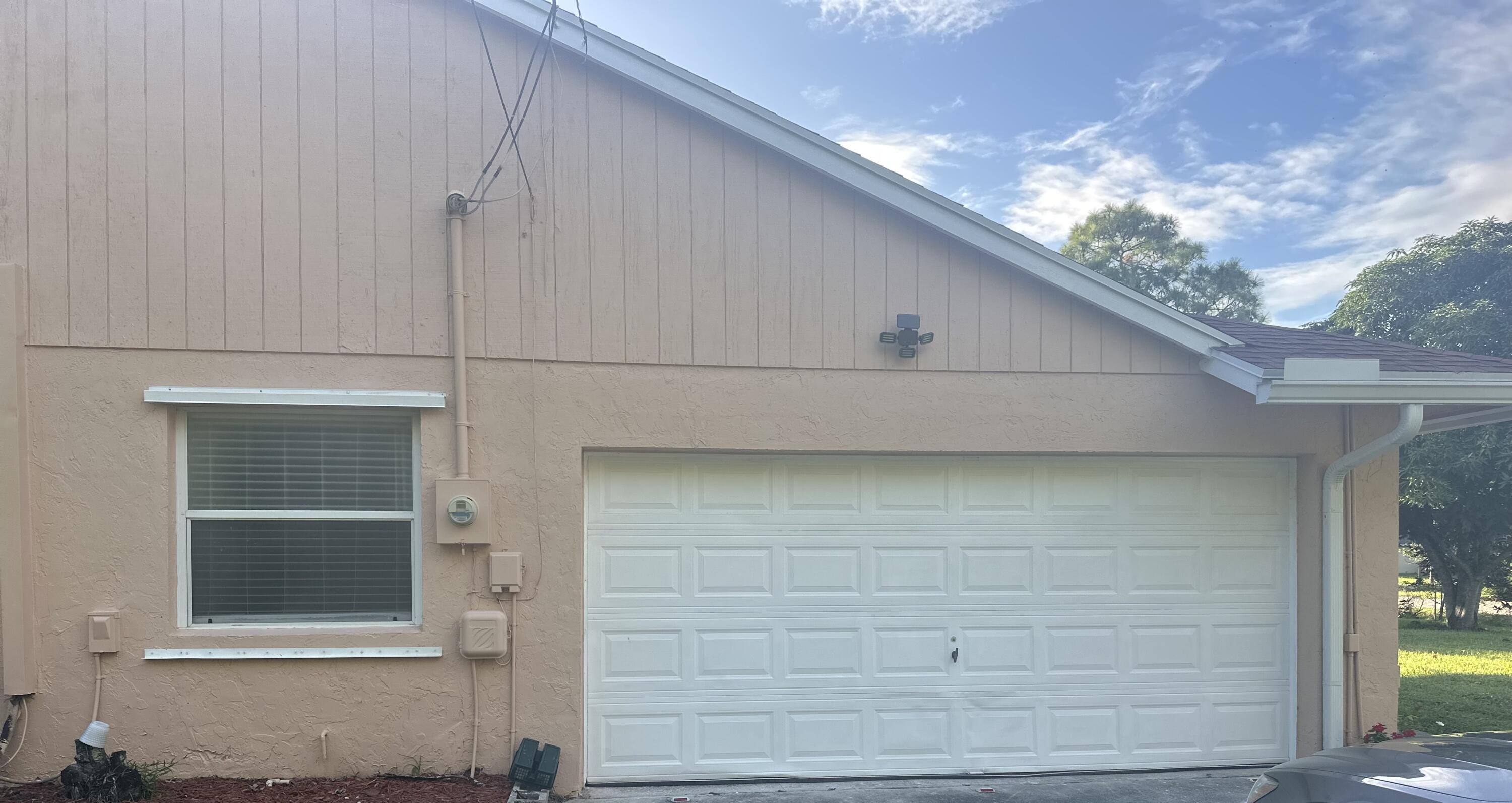 15728 86th Road North Loxahatchee, FL 33470 - Photo 5 of 20 GARAGE
