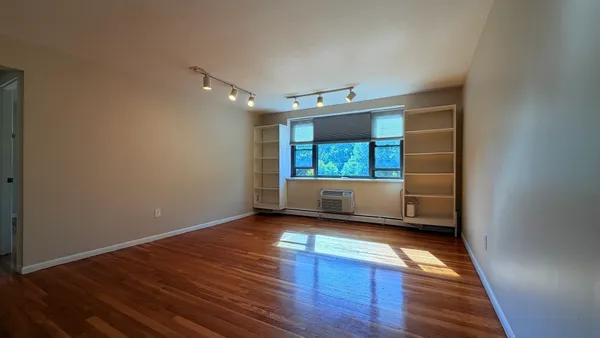 $2,900 | 70 Jamaicaway, Unit 13, Boston, MA 02130