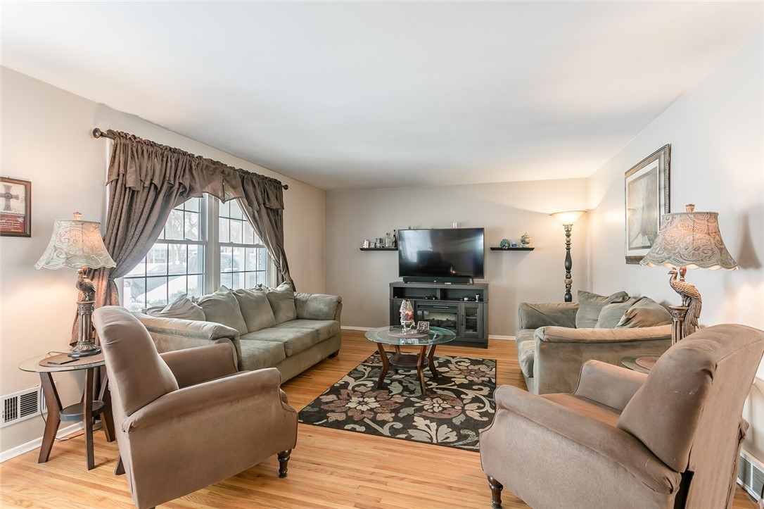 74 Whelehan Drive Greece, NY 14616 - Photo 4 of 32