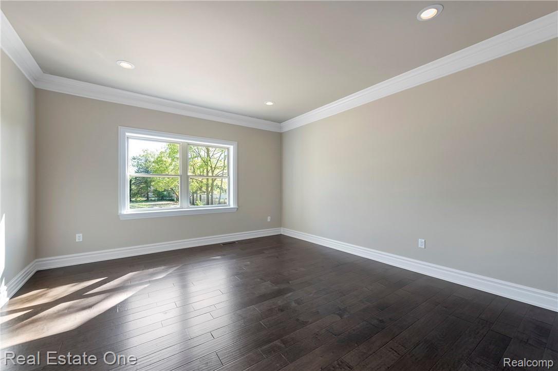 5870 Donaldson Road Troy, MI 48085 - Photo 24 of 47 5870-Donaldson-Dr-Troy-MI-48085-windowstill-24.jpg