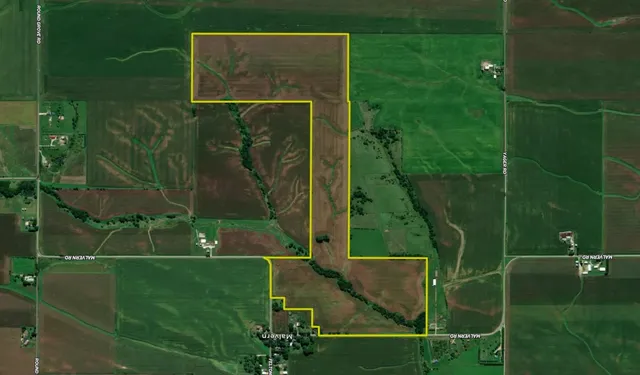 a view of a bathroom