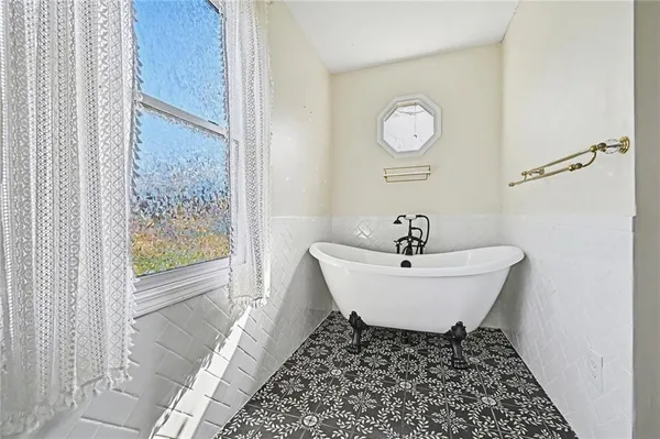 $450,000 | 1012 Northeast Barnes Drive, Lee's Summit, MO 64086