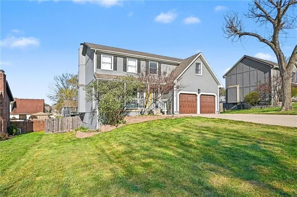 $450,000 | 1012 Northeast Barnes Drive, Lee's Summit, MO 64086