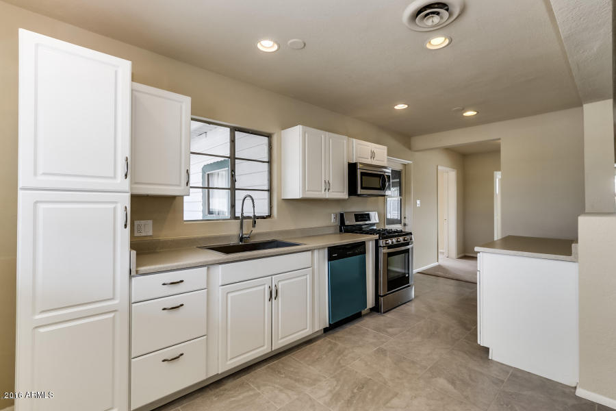 807 West Picadilly Road Phoenix, AZ 85013 - Photo 1 of 35 Kitchen 1
