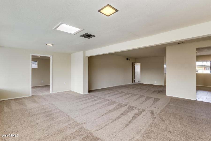 807 West Picadilly Road Phoenix, AZ 85013 - Photo 11 of 35 Living Rom 7